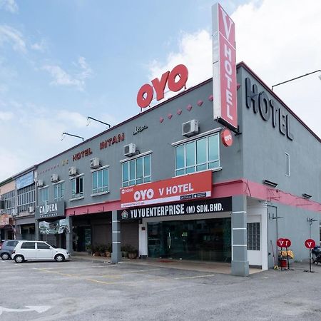 Oyo 90050 V Hotel Teluk Intan Exterior photo