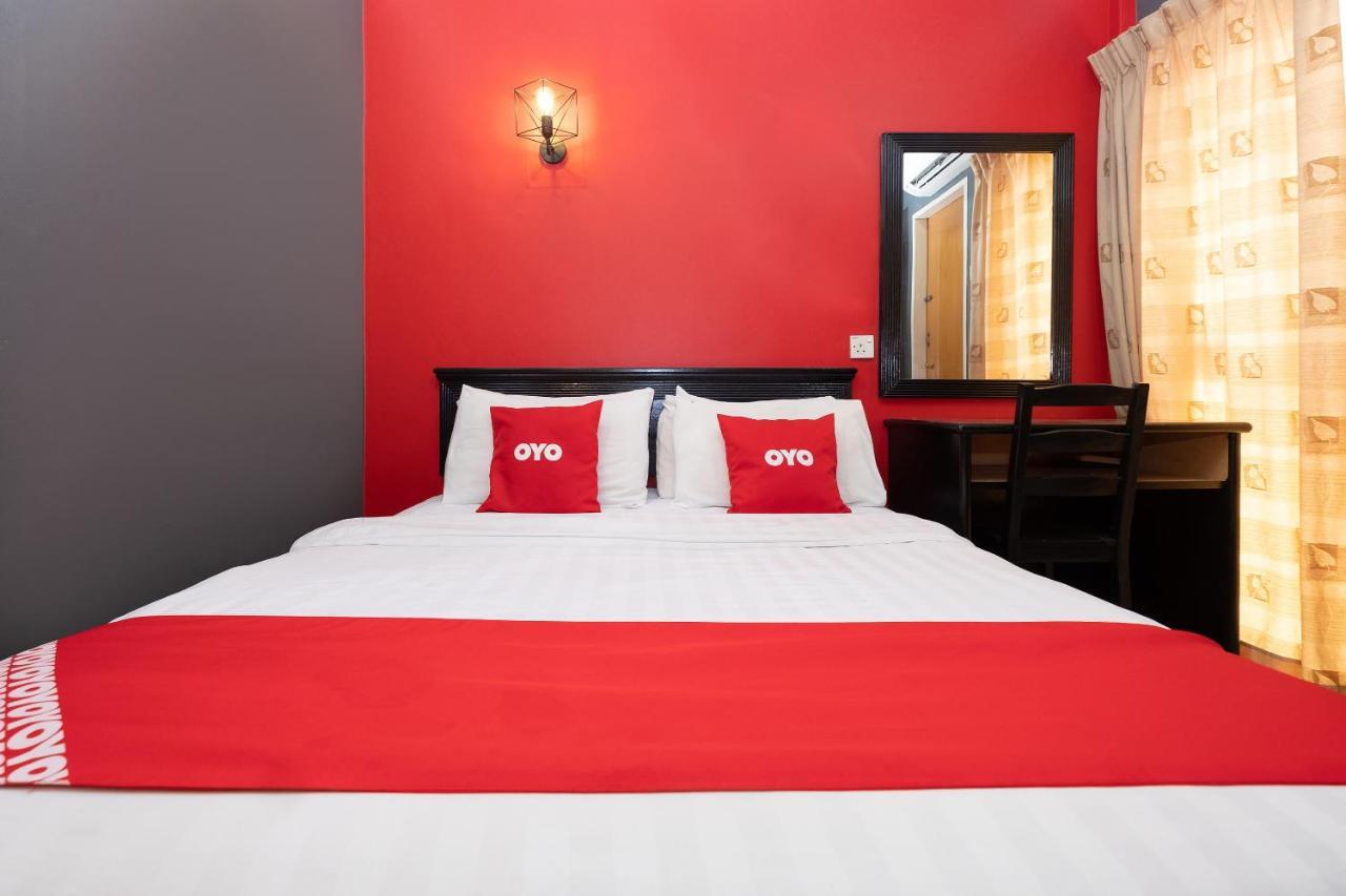 Oyo 90050 V Hotel Teluk Intan Exterior photo