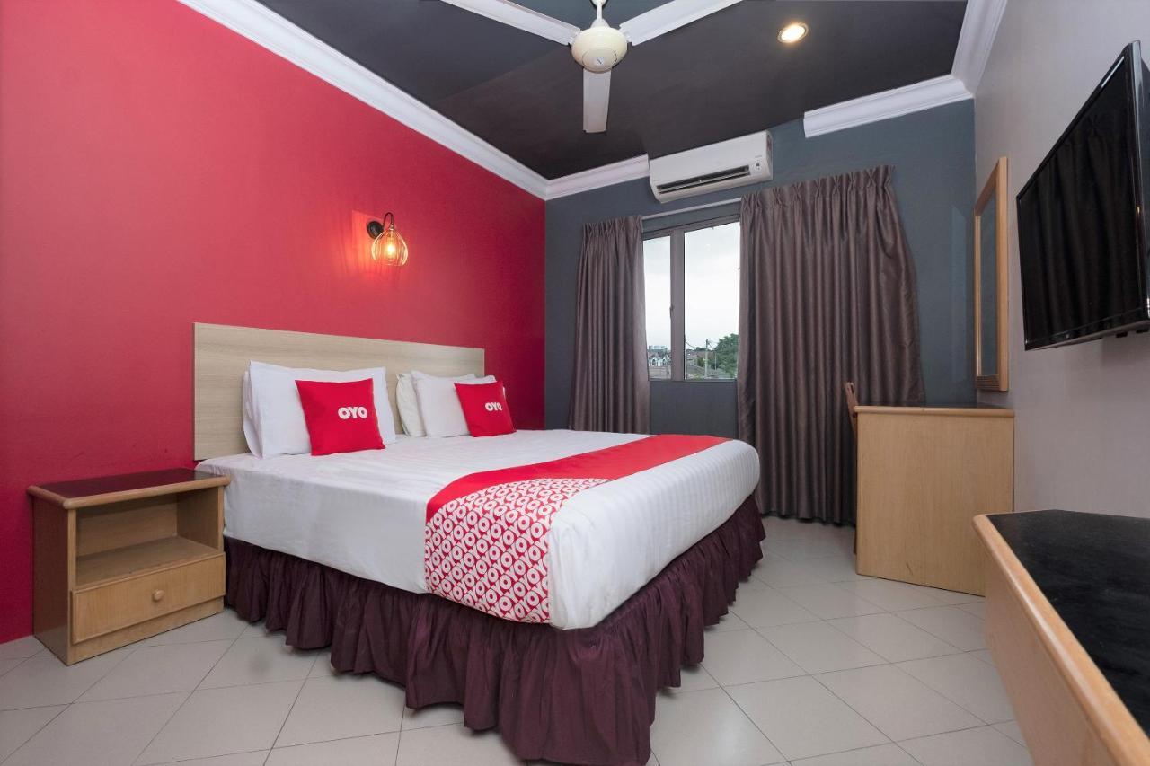 Oyo 90050 V Hotel Teluk Intan Exterior photo