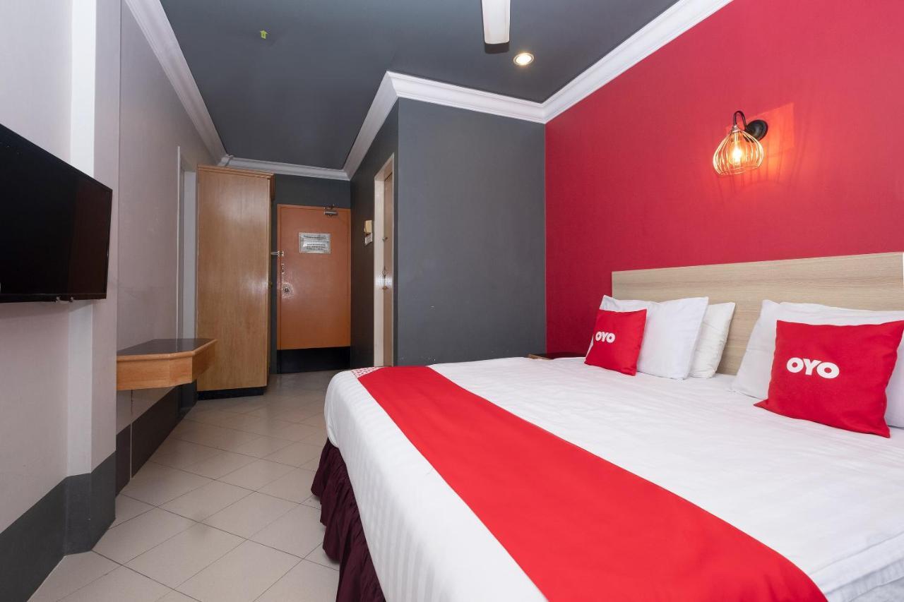Oyo 90050 V Hotel Teluk Intan Exterior photo