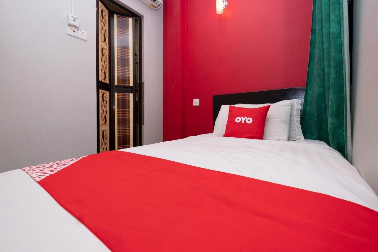 Oyo 90050 V Hotel Teluk Intan Exterior photo