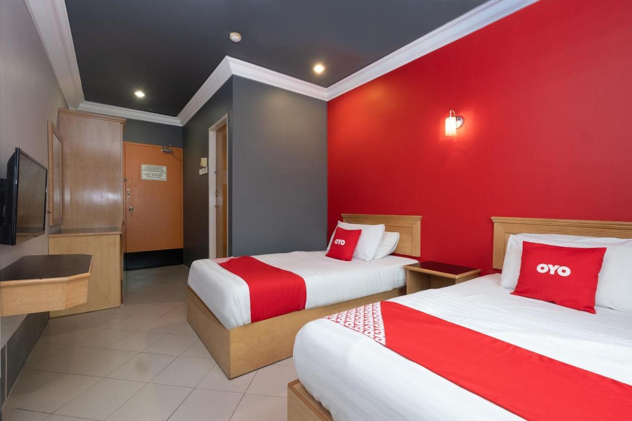 Oyo 90050 V Hotel Teluk Intan Exterior photo
