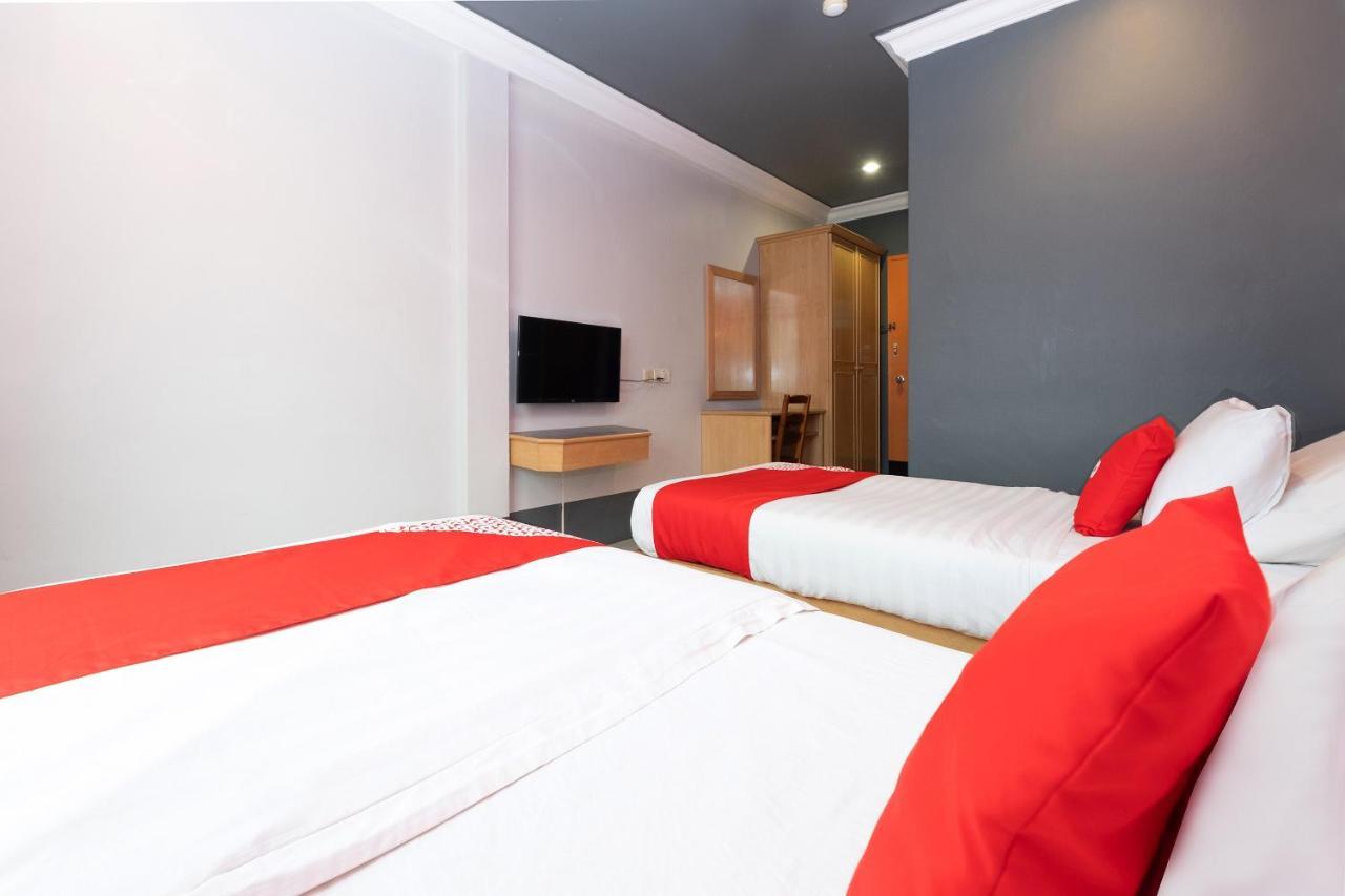 Oyo 90050 V Hotel Teluk Intan Exterior photo