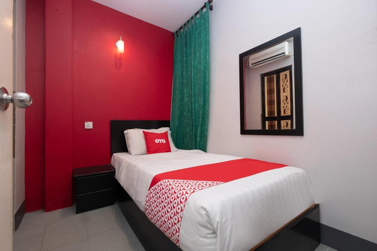 Oyo 90050 V Hotel Teluk Intan Exterior photo