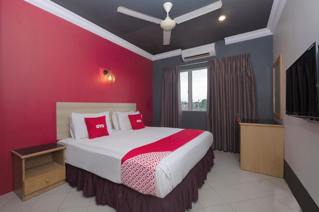 Oyo 90050 V Hotel Teluk Intan Exterior photo