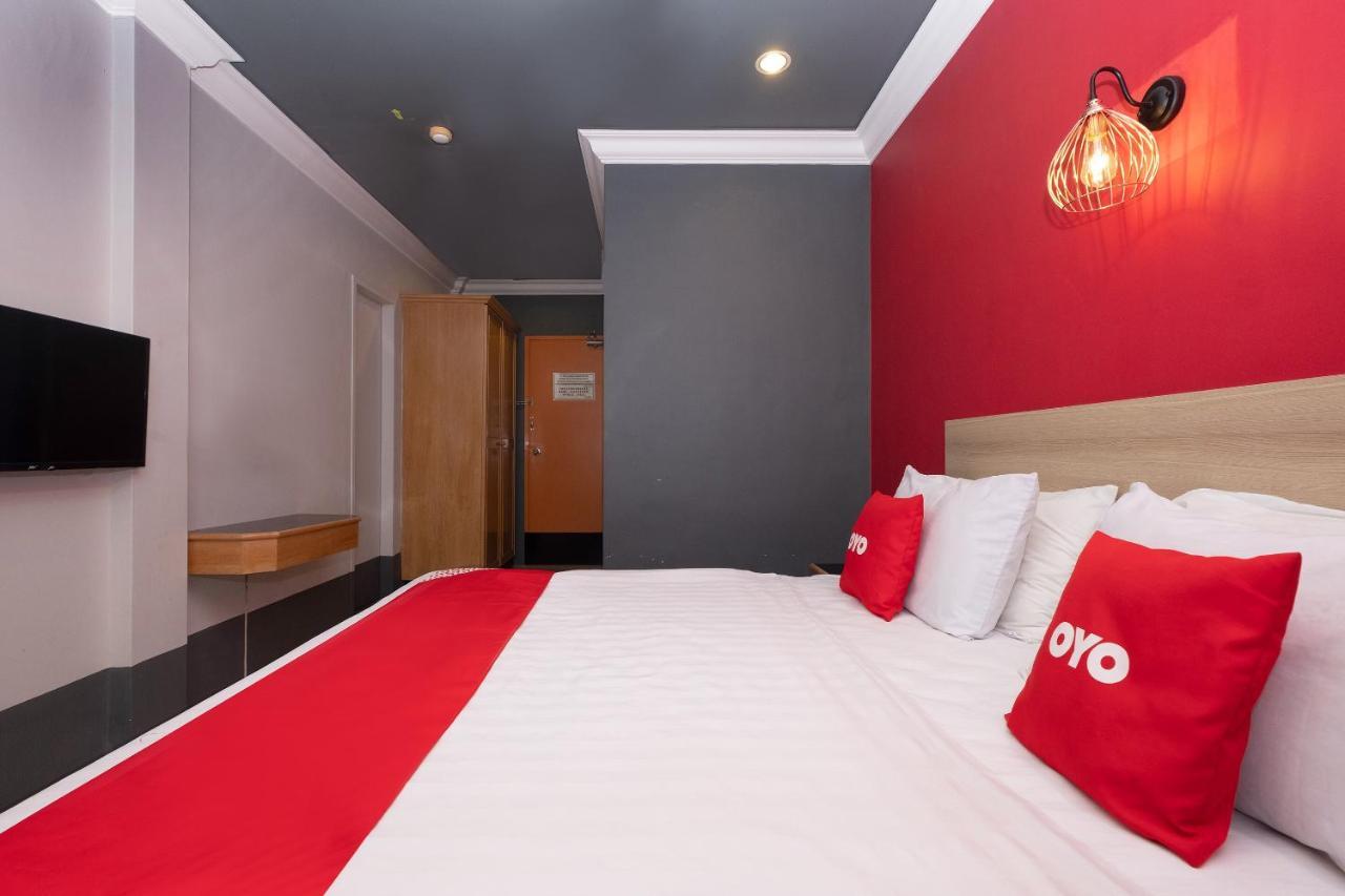 Oyo 90050 V Hotel Teluk Intan Exterior photo