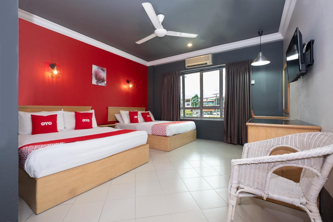 Oyo 90050 V Hotel Teluk Intan Exterior photo