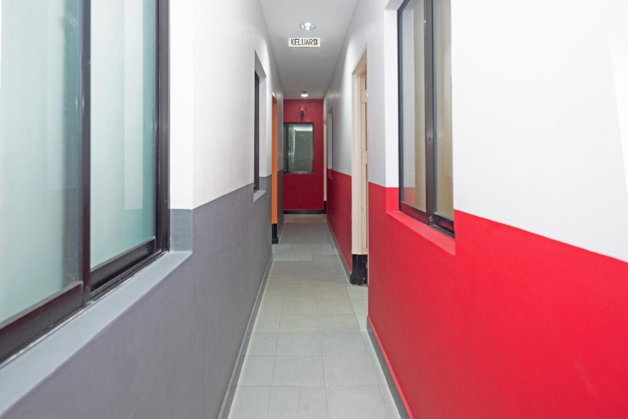 Oyo 90050 V Hotel Teluk Intan Exterior photo