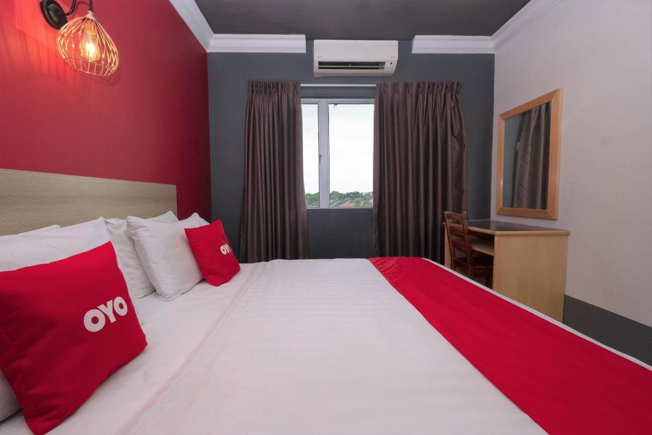 Oyo 90050 V Hotel Teluk Intan Exterior photo
